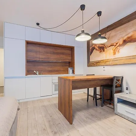 Bright & Stylish Near Center Apartment *