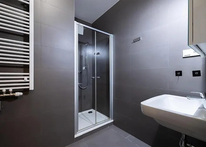 Bright & Stylish Near Center Apartment *