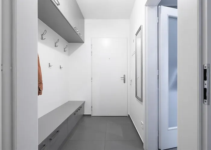 Apartment Bright & Stylish Near Center